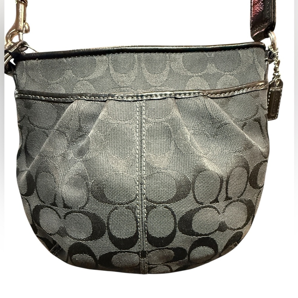 Coach Ashley Signature Canvas Pleated Shoulder/Crossbody (EUC) - Picture 3 of 5